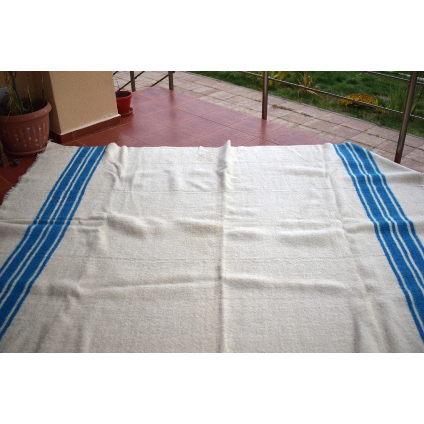 Handmade White Wool Blanket 01