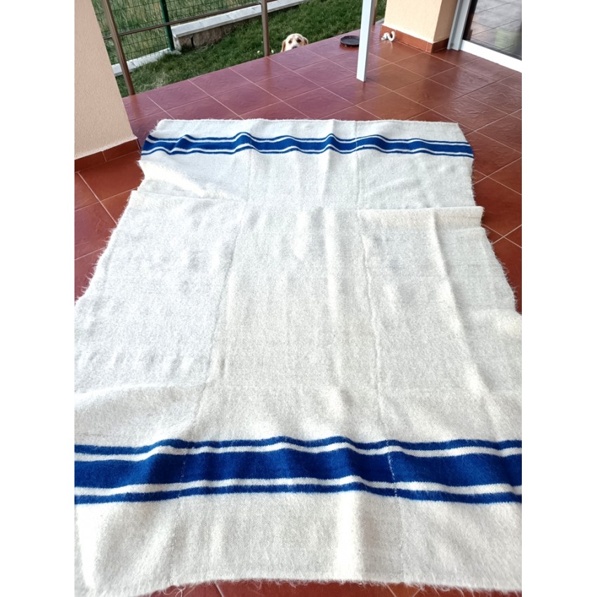 Handmade White Wool Blanket 02