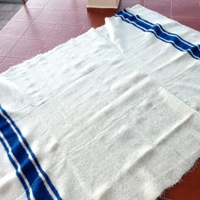 Handmade White Wool Blanket 02