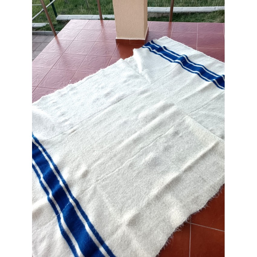 Handmade White Wool Blanket 02