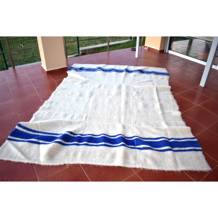Handmade White Wool Blanket 03