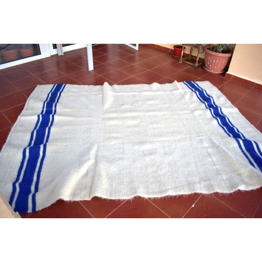 Handmade White Wool Blanket 03